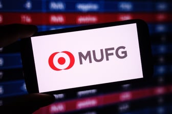 【三菱UFJFG（8306）の株価】7月3日の終値は3,326円。「配当利回り」やこれまでの「配当金の推移」とは