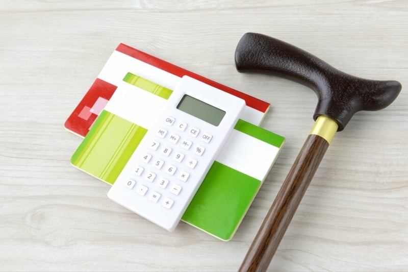 認知症による口座凍結の落とし穴。親の貯金から介護・入居費が出せなくなる日