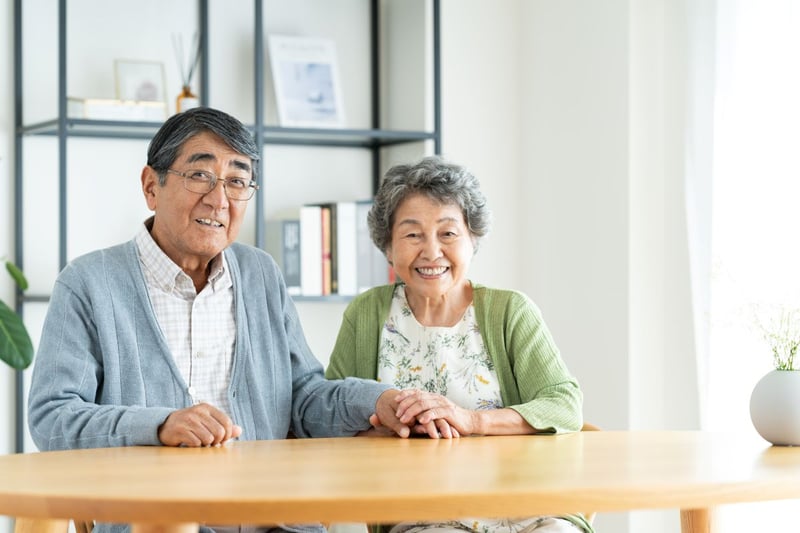 【年金と暮らし】65歳以上の生活満足度「日本は約8割」でも他の国と比べるとどうなる？年金の平均受給額とともに「シニア世代の暮らしと意識」の特徴をみる