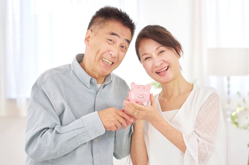【厚生年金と国民年金】夫婦世帯・シングル世帯で「ひと月の平均額」はいくら変わる？シミュレーション