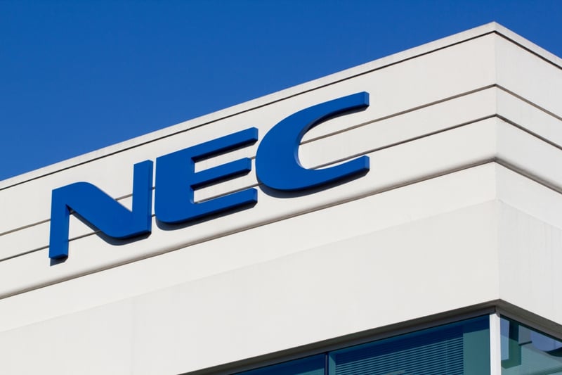 NEC、8月21日の株価は▲3.40%下落——グロース売りの地合いに押されるも社会インフラ（防衛・光伝送）は好調、予想PER約21倍をどう見るか