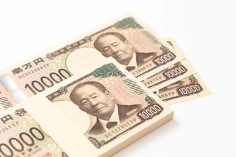 70歳代夫婦「年金だけで暮らしていくことはできる？」平均で見る《貯蓄・年金・生活費》まとめ