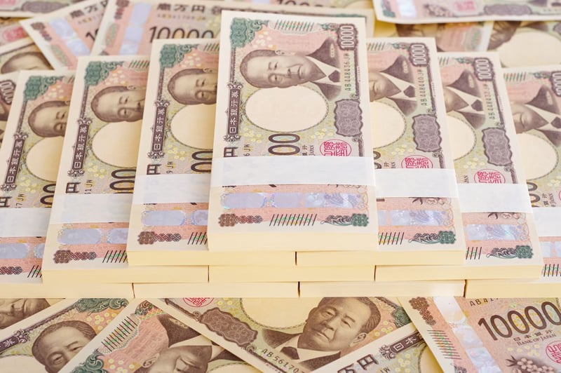 富裕層ピラミッド「頂点」にいる人、純金融資産5億円以上《超富裕層》は約11万世帯「いつの間にか富裕層」が増加中？FPが解説する資産1億円超え世帯の実態