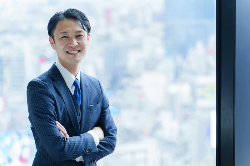 年収400万円「ふつうの世帯」の貯蓄額はいくら？平均・中央値から考える、老後資金を無理なく増やす3つのアプローチ