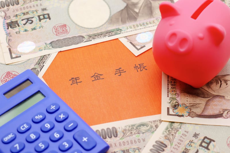 65歳からの「年金だけで生活できない」を毎月分配型投信で補う？導入見送り中の「プラチナNISA」と向いている人・向いていない人