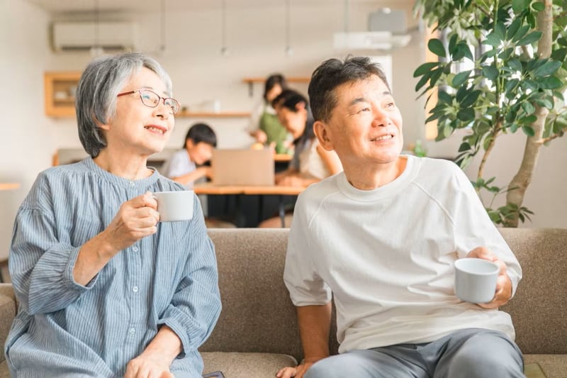 70歳代の貯蓄額を徹底分析！「おひとりさま」と「二人以上世帯」の金融資産の違い