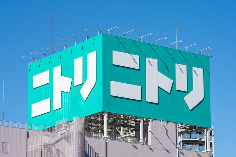 ニトリホールディングスとしまむら、2026年3月期と2026年2月期のROEはともに9%台。資本効率の作り方の差と株価の戻りが示すもの