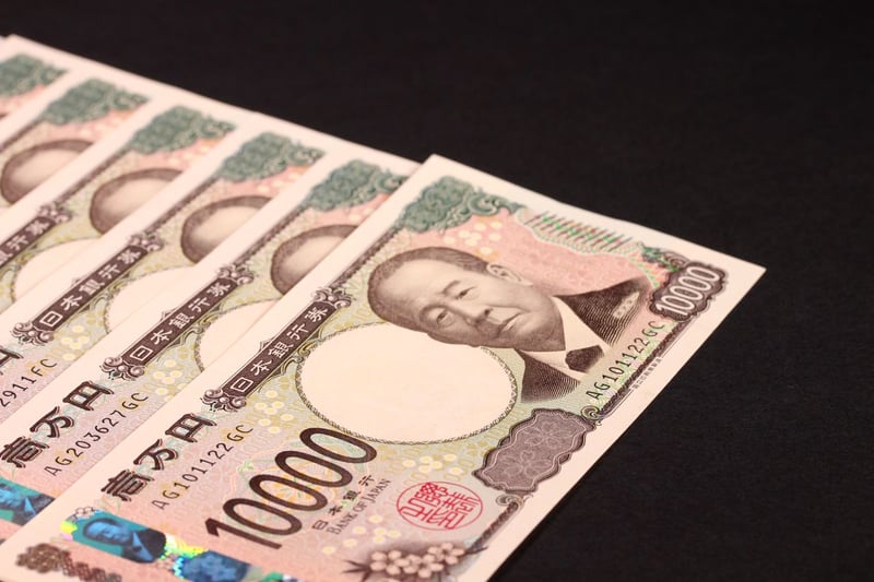 【秋の年金10月15日支給】厚生年金の月額「10万円」未満と「20万円」以上、どちらが多い？年金の《繰上げ・繰下げ》受給の注意点を解説