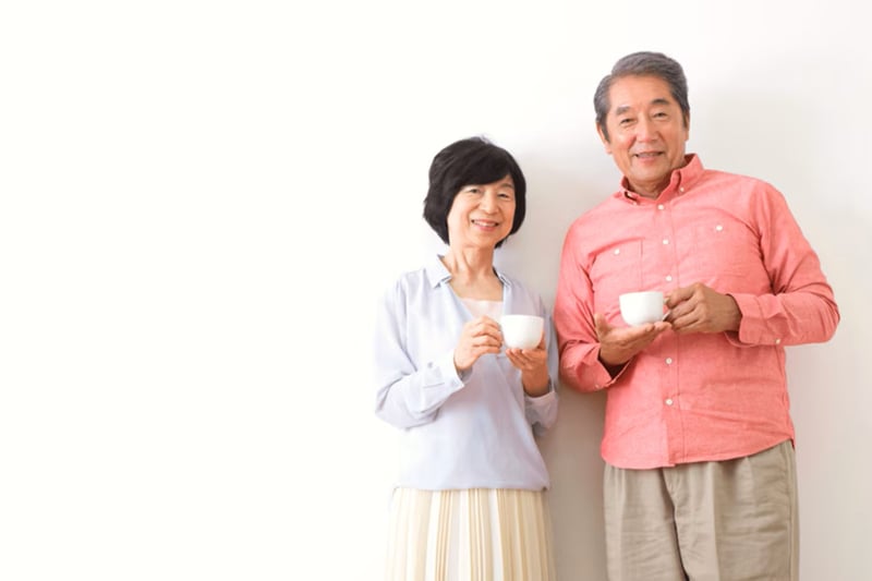 【世帯主が70歳以上】「平均負債額」はいくら？夫婦の《貯蓄額や家計収支》など、老後のお金事情を解説