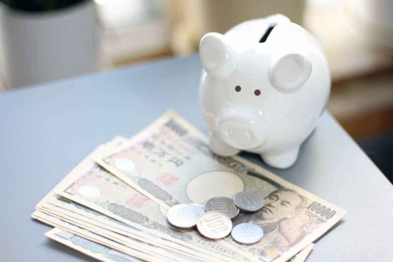 【厚生年金】標準夫婦の年金は「月額23万円」、手取りはいくら？《元メガバンク銀行員が解説》夫婦世帯の家計収支をもとに天引きされる5つのお金と手取り額の目安を試算