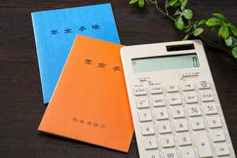  【基礎年金は平均約5.9万円、では厚生年金は？】シニアが受け取る年金額のリアルと「手取り」の落とし穴