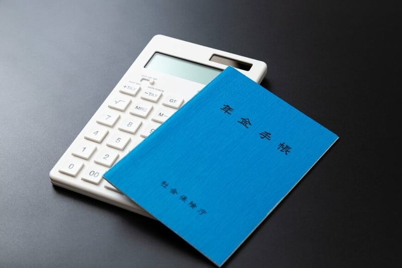 ことし65歳を迎える方へ。緑の封筒「年金請求書」が届いたらどうする？正しい手続き・進め方を解説