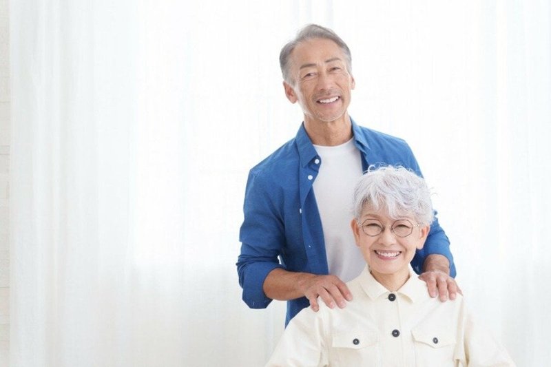 【70歳代の平均貯蓄額】二人以上世帯と単身世帯はいくらか？老後が不安な人・安心な人の違いとは